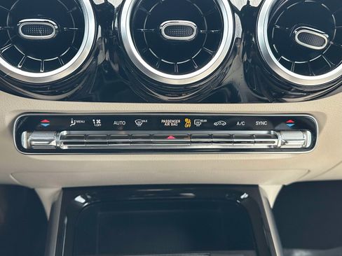 Used 2021 Mercedes-Benz GLA 250 4MATIC image 13