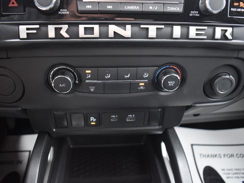 Used 2025 Nissan Frontier SV image 36