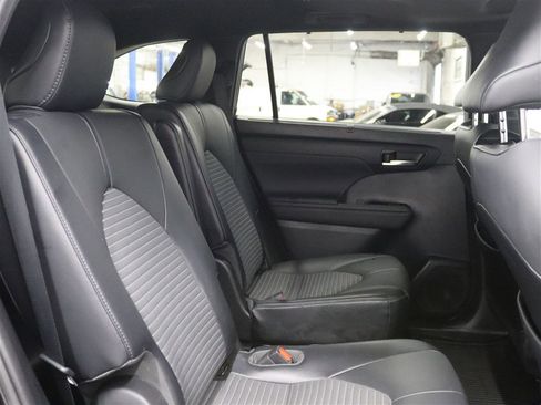 Used 2021 Toyota Highlander XSE image 18
