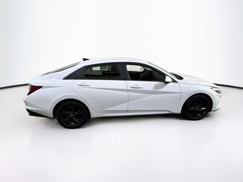 Used 2022 Hyundai Elantra Blue FWD image 4