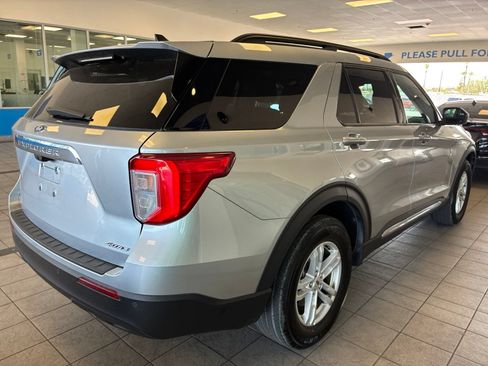 Used 2023 Ford Explorer XLT AWD/4WD image 4