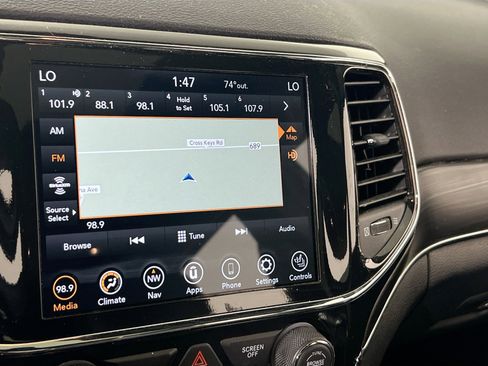 Used 2022 Jeep Grand Cherokee Limited image 15