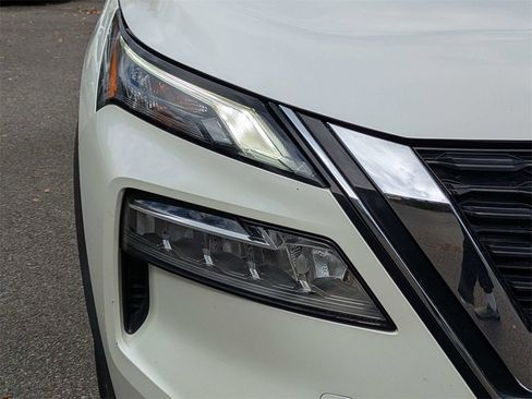 Used 2021 Nissan Rogue SV image 10