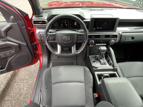 Certified 2025 Toyota Tacoma SR5 AWD/4WD image 13