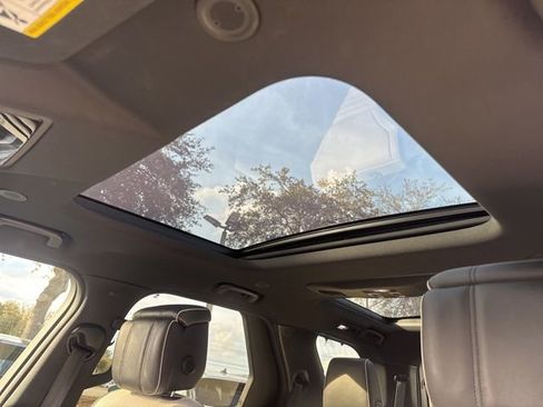 Used 2021 Land Rover Discovery HSE R-Dynamic image 25