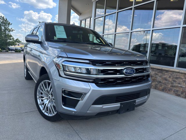 Used 2024 Ford Expedition Limited AWD/4WD image 2