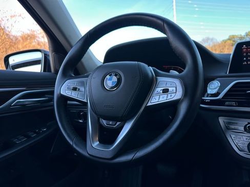 Used 2020 BMW 740i w/ Premium Package image 20