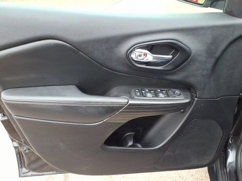 Used 2014 Jeep Cherokee Limited image 11