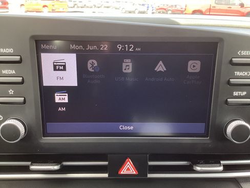 Used 2024 Hyundai Elantra SE FWD image 5