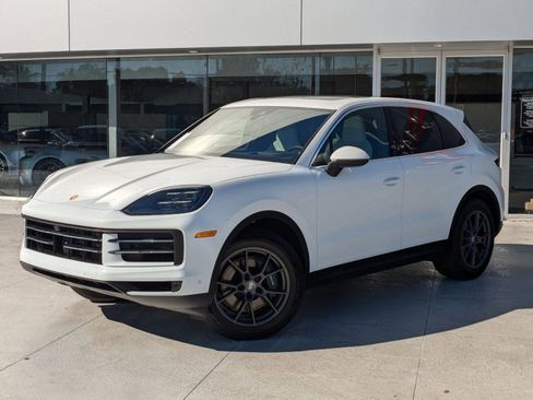 Used 2025 Porsche Cayenne image 1