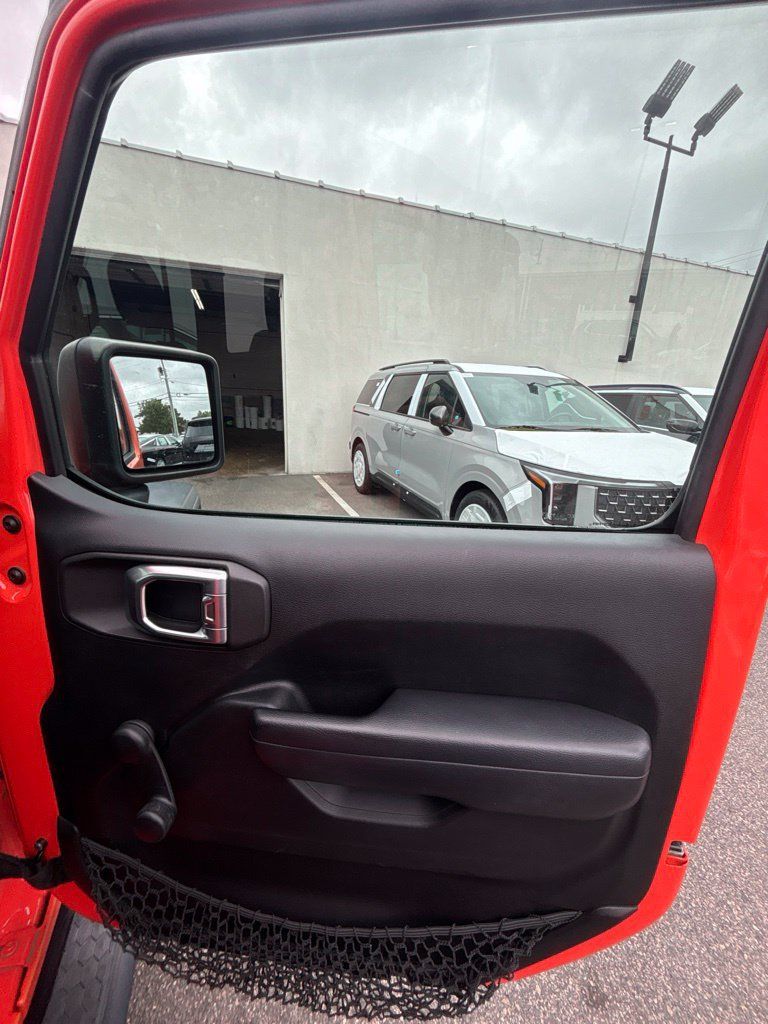 Used 2018 Jeep Wrangler Unlimited Sport AWD/4WD image 23