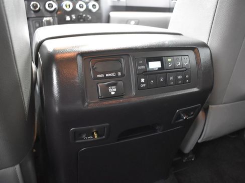 Used 2018 Toyota Sequoia Limited w/ Safety & Convenience Package AWD/4WD image 28