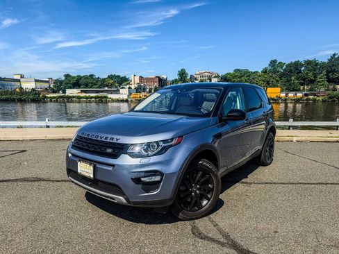 Used 2019 Land Rover Discovery Sport HSE AWD/4WD image 2