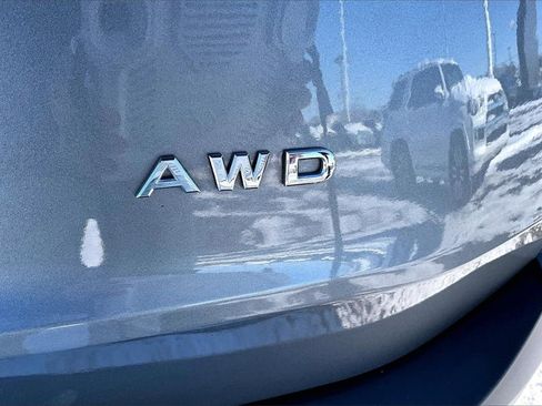 Used 2023 Nissan Rogue S image 8