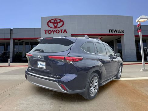 Used 2022 Toyota Highlander Platinum AWD/4WD image 5