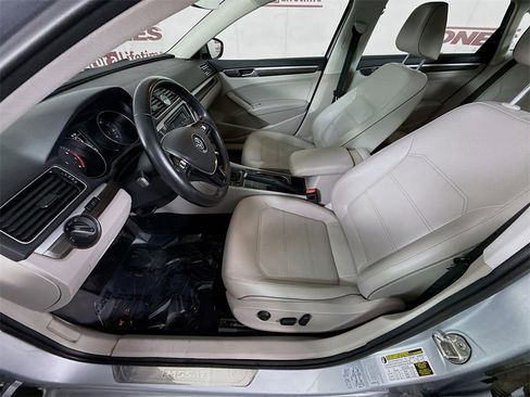 Used 2016 Volkswagen Passat 1.8T SE image 24