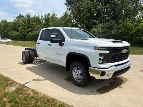 Used 2026 Chevrolet Silverado 3500 W/T w/ WT Convenience Package AWD/4WD image 11