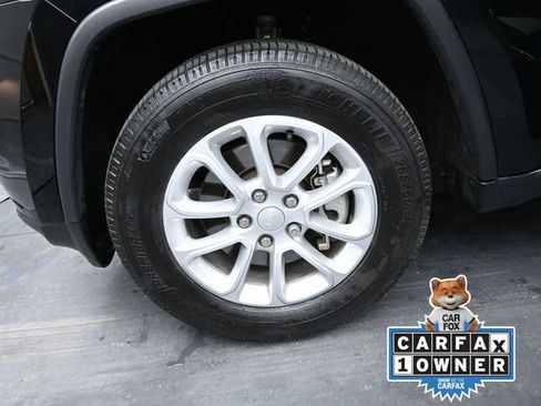 Used 2022 Jeep Grand Cherokee Laredo E image 40