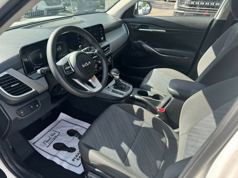 Used 2026 Kia Seltos LX FWD image 2