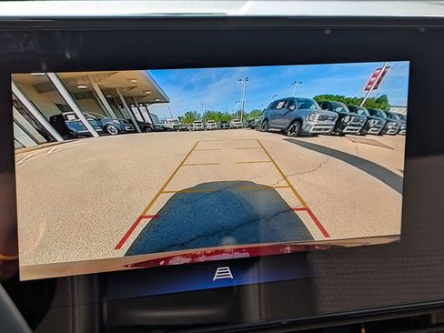 Used 2025 Chevrolet Trax LT w/ LT Convenience Package image 16