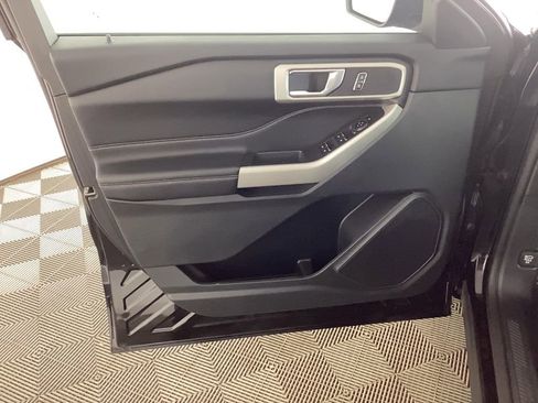 Used 2022 Ford Explorer XLT w/ Equipment Group 202A image 19