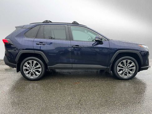 Used 2022 Toyota RAV4 XLE Premium image 2