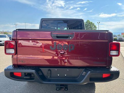 Used 2021 Jeep Gladiator Sport image 4