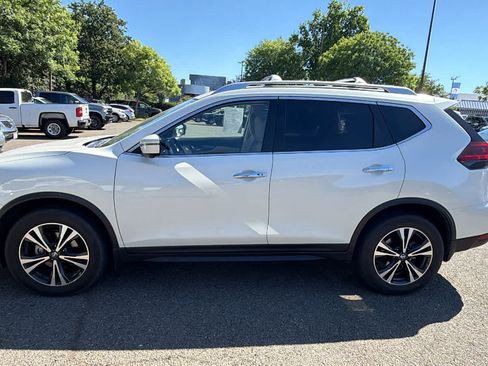 Used 2020 Nissan Rogue SV w/ Sun & Sound Touring Package AWD/4WD image 8