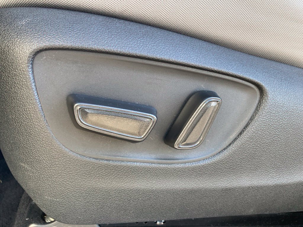 Used 2025 Toyota Sienna LE FWD image 13