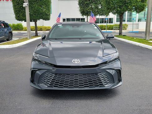 Used 2025 Toyota Camry XSE FWD image 4