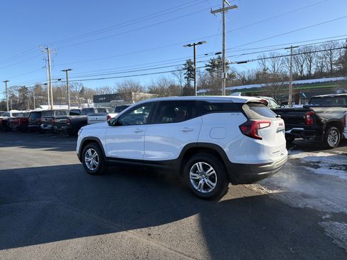 Certified 2024 GMC Terrain SLE image 8