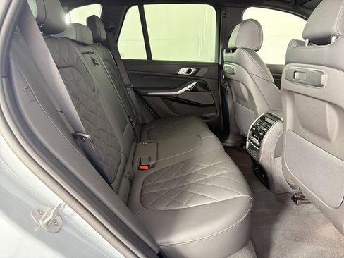 Used 2025 BMW X5 xDrive40i w/ M Sport Package AWD/4WD image 28