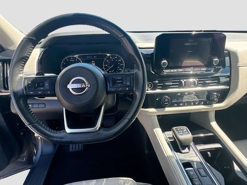 Used 2024 Nissan Pathfinder SV AWD/4WD image 12