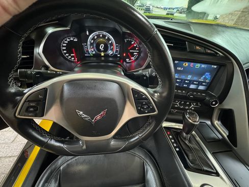Used 2019 Chevrolet Corvette Stingray Coupe w/ 1LT RWD image 13