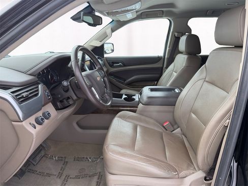 Used 2018 Chevrolet Suburban LT image 9
