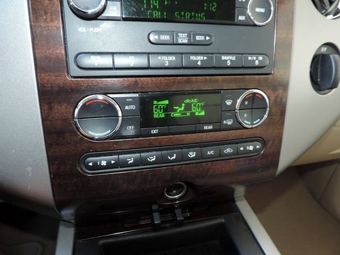 Used 2014 Ford Expedition XLT w/ Equipment Group 201A RWD image 22