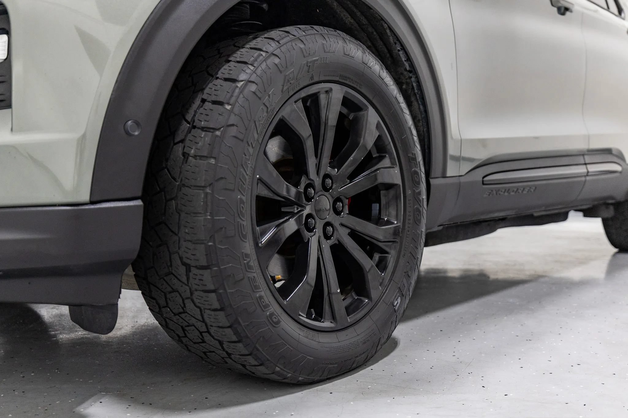 Used 2020 Ford Explorer ST w/ Premium Technology Package AWD/4WD image 9