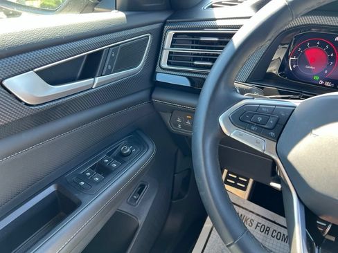 Used 2026 Volkswagen Atlas Cross Sport SEL R-Line AWD/4WD image 19