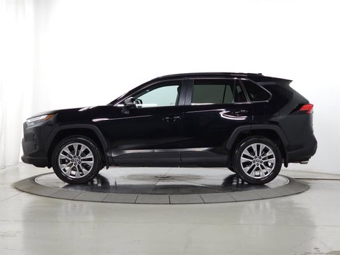 Used 2023 Toyota RAV4 XLE Premium image 5