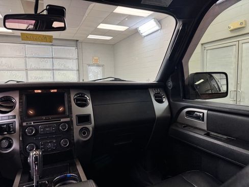 Used 2017 Ford Expedition Limited w/ Equipment Group 301A AWD/4WD image 30