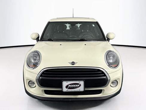 Used 2019 MINI Cooper 4-Door Hardtop image 4