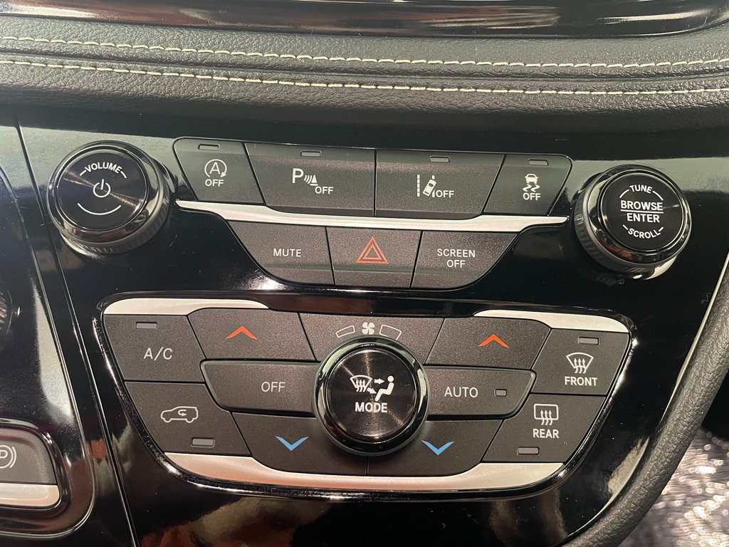 Used 2024 Chrysler Pacifica Limited w/ S Appearance Package FWD image 23