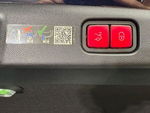 Certified 2024 Mercedes-Benz E 350 4MATIC Sedan image 35