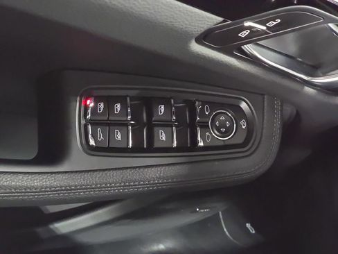 Certified 2025 Porsche Macan AWD/4WD image 21