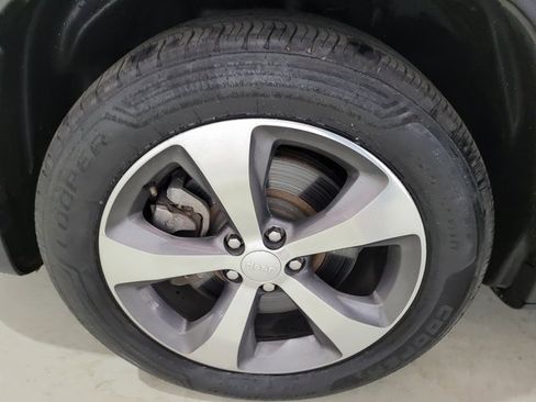 Used 2019 Jeep Cherokee Limited image 26