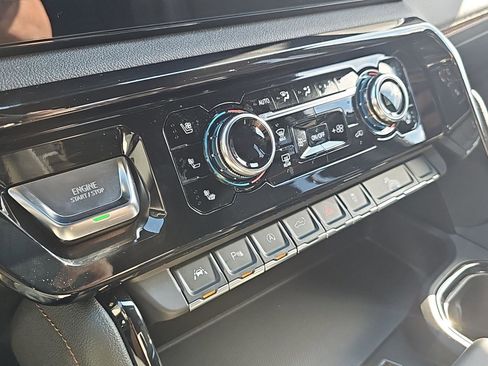 Used 2025 GMC Sierra 1500 AT4 image 19