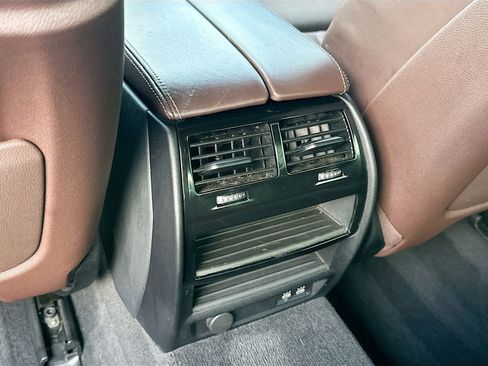 Used 2022 BMW M550i xDrive image 25