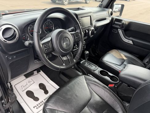 Used 2013 Jeep Wrangler Unlimited Rubicon w/ Dual Top Group AWD/4WD image 10
