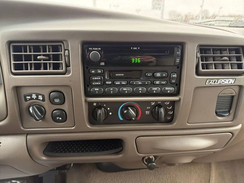 Used 2001 Ford Excursion Limited image 18