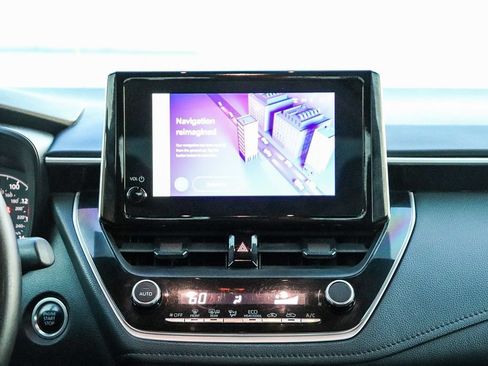 Used 2023 Toyota Corolla SE w/ SE Premium Package FWD image 17